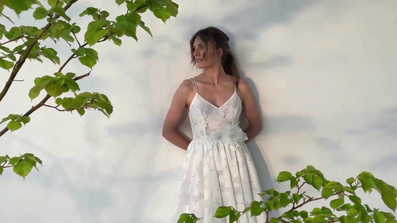 Foto aus der Brautkleidkollektion von Jasmine Lilurose Foto aus der Brautkleidkollektion von Jasmine Lilurose